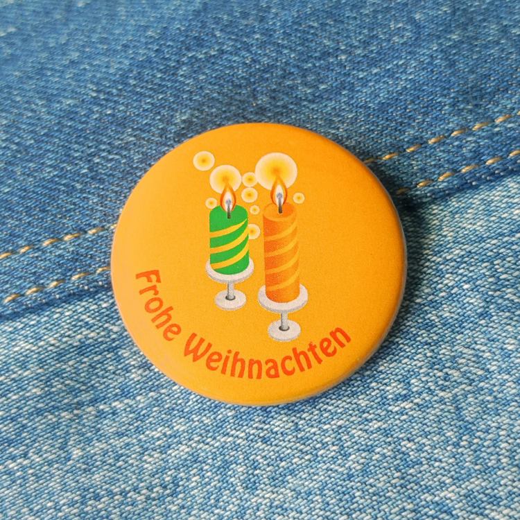 Ansteckbutton Kerzen /  Frohe Weihnachten auf Jeans